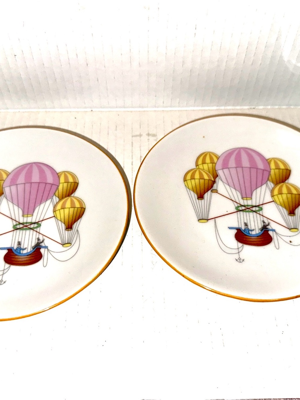 Godinger Porcelain Limoges Style Plate with Gold Crown Accent Hot air Balloons